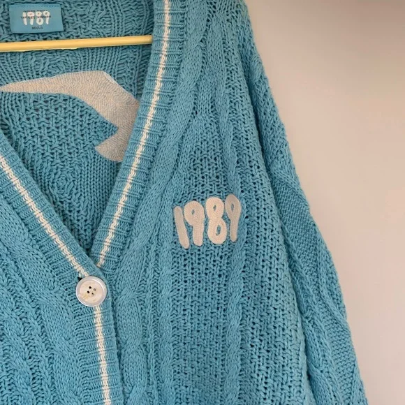 Taylor Swift 1989 Blue Cardigan with White Trim Size M/L Tayor - Picture 9 of 12